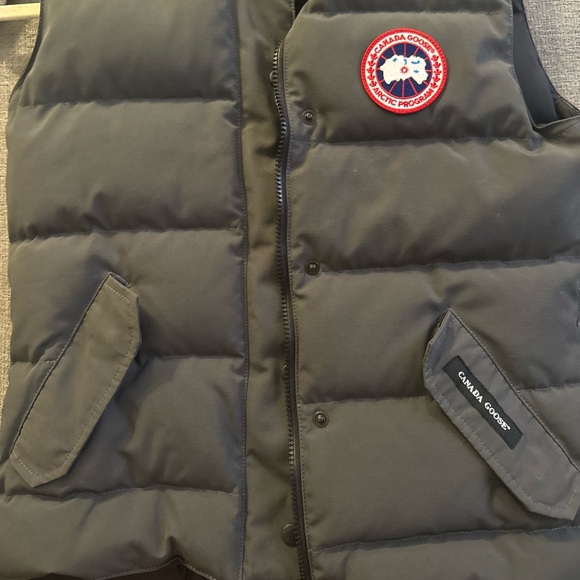 Canada Goose Freestyle Graphite Gray Puffer Vest - Picture 6 of 6
